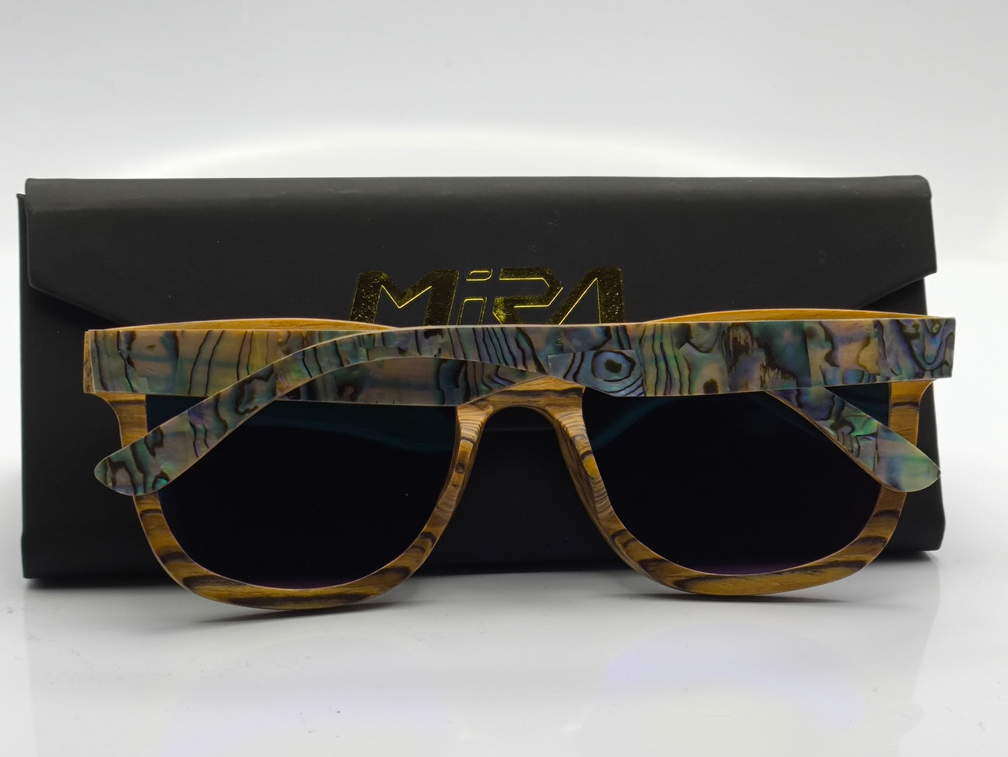 Concha y madera: MIRA-S43